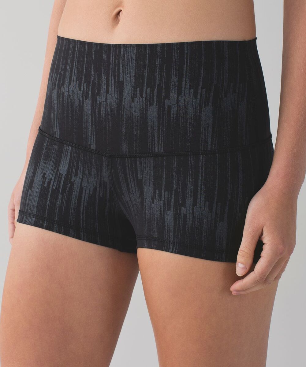 Lululemon Boogie Short Luxtreme Scratch Match Black Multi Size 4 Hot Yoga Gym
